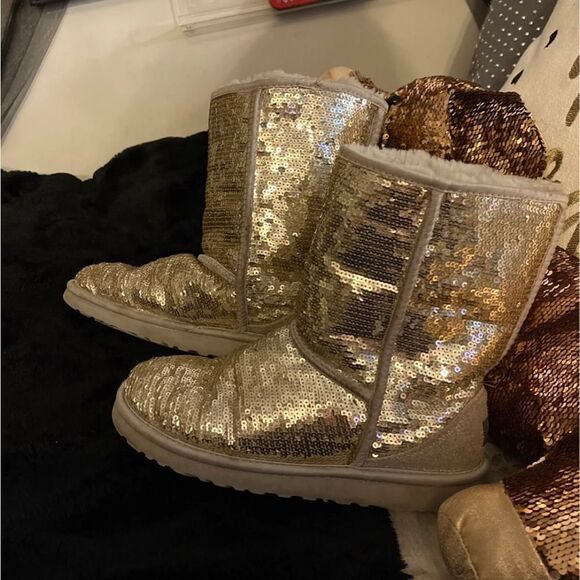 Sz 8 UGG classic short boot- gold sequin bling- EuC - Picture 3 of 15